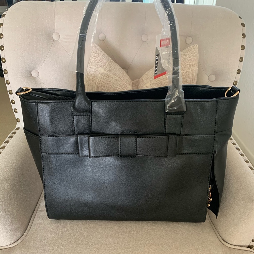 Black dog carrier tote